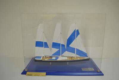 Модель учебного парусного судна. масштабная модель