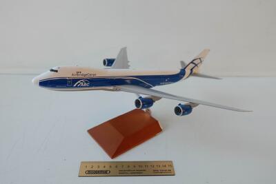 Модель грузового самолета Boeing 747-8F масштабная модель