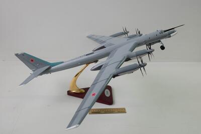Бомбардировщик-ракетоносец Ту-95МС масштабная модель