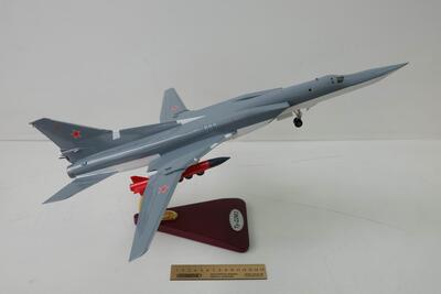 Модель ракетоносца-бомбардировщика Ту-22М3 масштабная модель