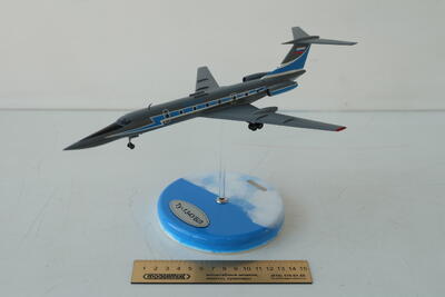 Модель учебного самолета Ту-134УБЛ масштабная модель