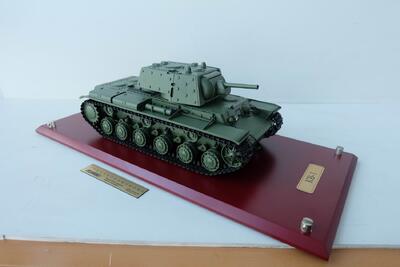 Советский тяжелый танк КВ-1 масштабная модель