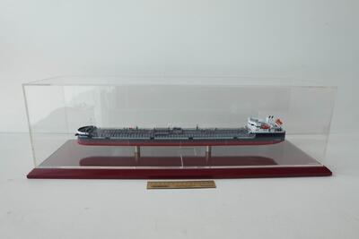 Модель танкера 