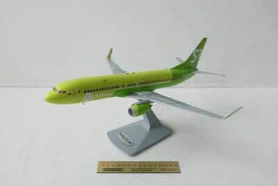 Модель самолета Boeing 737-800 масштабная модель