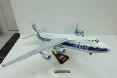 Модель транспортного самолета Ан-124 