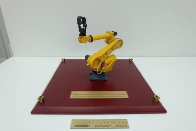 Модель промышленного робота масштабная модель