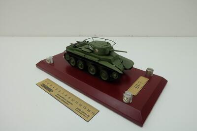 Легкий танк БТ-7 масштабная модель