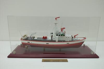 Пожарный портовый катер масштабная модель