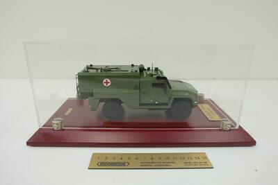 Модель санитарного бронеавтомобиля К-53949 масштабная модель