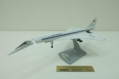 Советский самолет Ту-144 масштабная модель