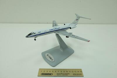 Советский самолет Ту-134 масштабная модель