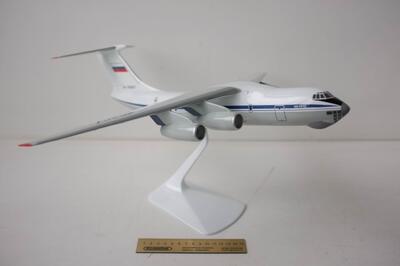 Тяжелый транспортный самолет Ил-76МД масштабная модель
