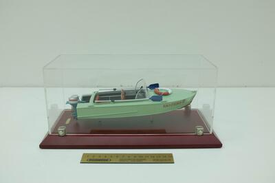 Модель моторной лодки 