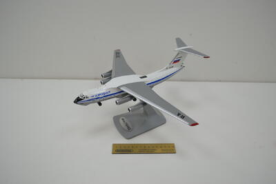 Транспортный самолет Ил-76МД масштабная модель