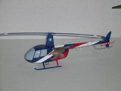 Модель вертолета Robinson R44 масштабная модель