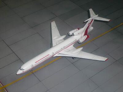 Модель самолета Ту-154М масштабная модель