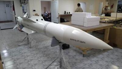 Макет ракеты класса «воздух-воздух» РВВ-БД